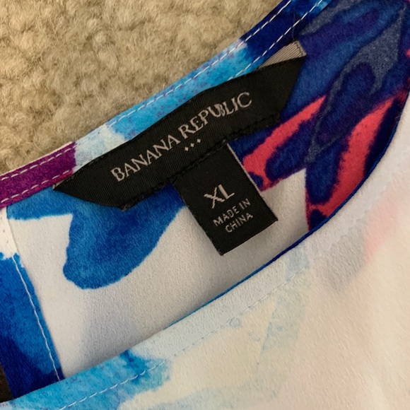 💙💕 Bold & Beautiful Blouse from Banana 💙💕 - Picture 13 of 14